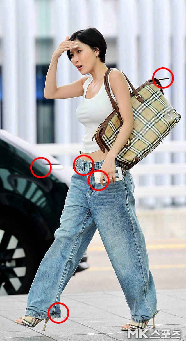 Singer Hwasa showed off her slimmer figure in loose jeans while departing for Bangkok, Thailand via Incheon International Airport on June 10 for an overseas schedule. On this day, Hwasa paired a form-fitting top with oversized denim pants, completing the look with a designer bag and heels.On her way out, Hwasa was seen repeatedly pulling up her pants as they kept slipping down, as they were looser than her waist size. Meanwhile, Hwasa recently garnered attention after NVIDIA CEO Jensen Huang mentioned her as his favorite K-pop singer.