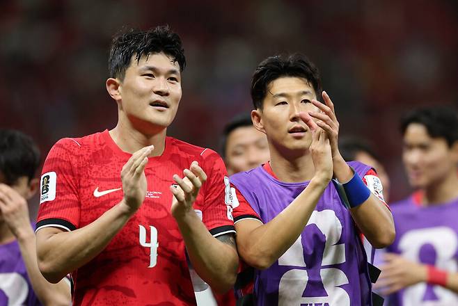 ▲ 로이터 통신은 "한국의 아름다운 축구가 체코의 힘을 앞세운 축구를 넘어섰다. 이날 멕시코 과달라하라 스타디움에선 '미녀와 야수' 같은 이야기가 펼쳐졌다"며 영예와 실리를 두루&nbsp;거머쥔 홍명보호 경기력을&nbsp;찬사했다. ⓒ 연합뉴스 / REUTERS