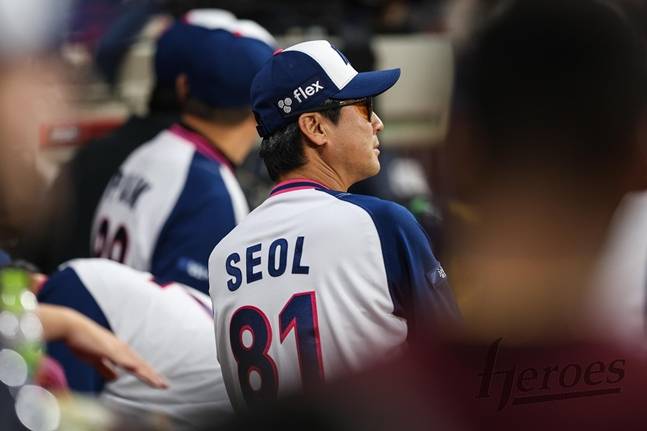 13일 경기를 지켜보는 설종진 감독. /사진=키움 히어로즈