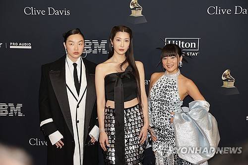 '케이팝 데몬 헌터스' 헌트릭스 가창 가수들 [EPA=연합뉴스]
좌측부터 오드리 누나, 이재, 레이 아미.