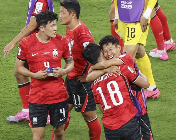 지난 11일(현지시간) 멕시코 사포판 과달라하라 스타디움에서 열린 2026 북중미 월드컵 A조 1차전 한국과 체코의 경기에서 2-1로 승리한 한국의 손흥민과 오현규가 승리를 자축하고 있다. 2026.6.12 /사포판[멕시코 할리스코주]=연합뉴스