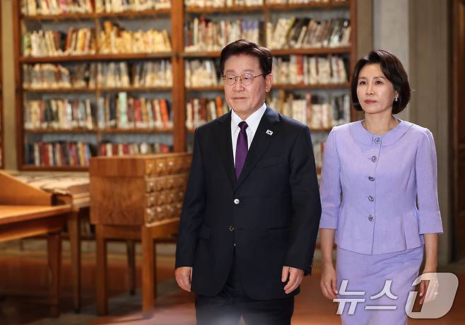 이재명 대통령과 김혜경 여사가 13일(현지시간) 이탈리아 피렌체 우피치 미술관에 입장하고 있다. 2026.6.14 ⓒ 뉴스1 허경 기자
