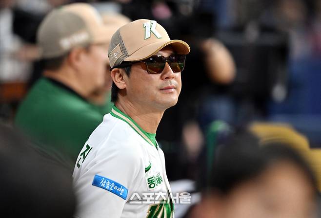 키움 설종진 감독이 10일 서울 고척스카이돔에서 열린 2026 KBO리그 NC전을 지켜보고 있다. 고척 | 최승섭기자 thunder@sportsseoul.com