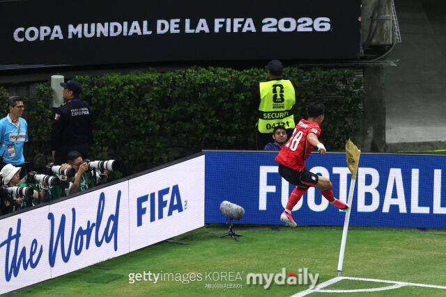 오현규가 12일 오전 11시(한국시각) 멕시코 사포판의 과달라하라 스타디움에서 열린 2026 국제축구연맹(FIFA) 북중미 월드컵 조별리그 A조 1라운드 체코와의 맞대결에서 세리머니하고 있다. /게티이미지코리아