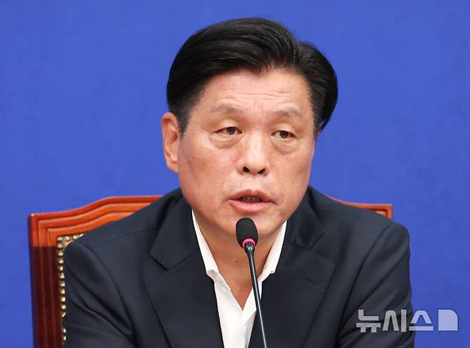 [서울=뉴시스] 최진석 기자 = 조승래 더불어민주당 사무총장이 14일 여의도 국회에서 당무 현안 관련 기자간담회를 하고 있다. 2026.06.14. myjs@newsis.com