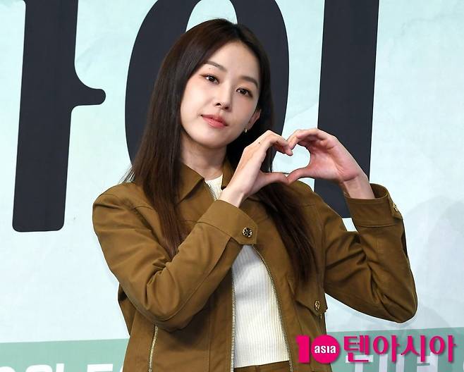 배우 이주명이 취재진 앞에서 포즈를 취하고 있다. / 사진=텐아시아DB