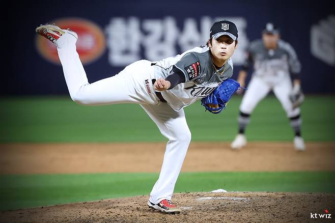 KT 박영현이 9일 수원케이티위즈파크에서 열린 2026 KBO리그 정규시즌 삼성과 경기에서 역투하고 있다. 사진 | KT 위즈