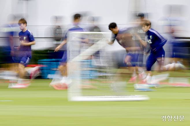 한국 남자 축구대표팀 이강인이 14일(현지 시간) 멕시코 과달라하라 치바스 베르데 바예 경기장에서 2026 북중미 월드컵 멕시코와의 경기를 앞두고 훈련하고 있다. 멕시코 과달라하라 | 문재원 기자