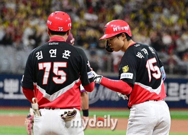 2026년 5월 26일 오후 서울 고척스카이돔에서 열린 '2026 신한 SOL KBO리그' KIA 타이거즈와 키움 히어로즈의 경기. KIA 박재현이 5회초 1사 2.3루서 1타점 적시타를 친 뒤 기뻐하고 있다./마이데일리