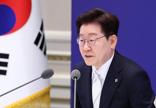 이재명 대통령이 8일 청와대 영빈관에서 열린 취임 1주년 기자회견에서 발언하고 있다. [연합]