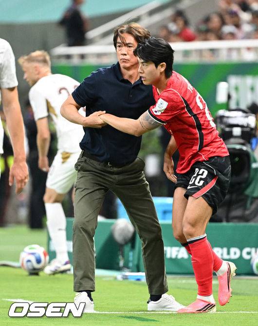 [OSEN=이대선 기자] 대한민국 홍명보 감독-설영우 2026.06.14 /sunday@osen.co.kr