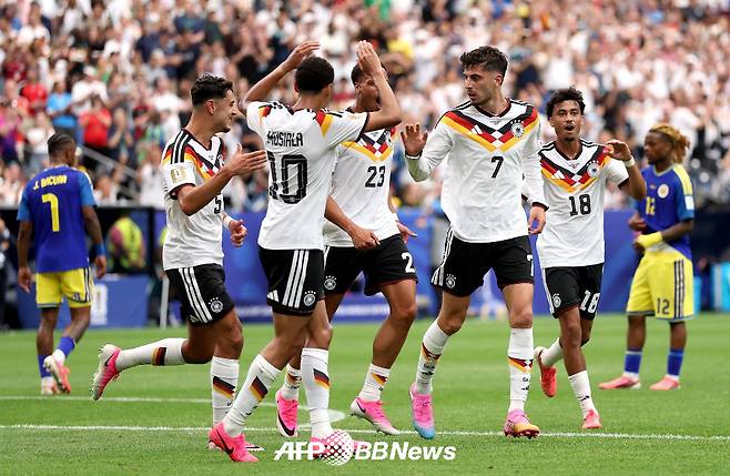 독일 축구 국가대표팀 선수들이 15일 퀴라소와의 2026 FIFA 북중미 월드컵 조별리그 E조 1차전 득점 직후 기뻐하고 있다. /AFPBBNews=뉴스1