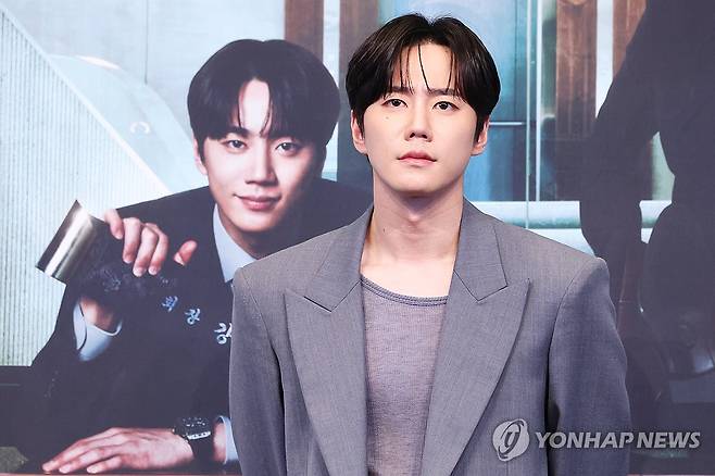 '신입사원 강회장' 이준영 (서울=연합뉴스) 진연수 기자 = 배우 이준영이 28일 오후 서울 구로구 더 링크호텔에서 열린 JTBC 새 토일드라마 '신입사원 강회장' 제작발표회에서 포즈를 취하고 있다. 2026.5.28 jin90@yna.co.kr