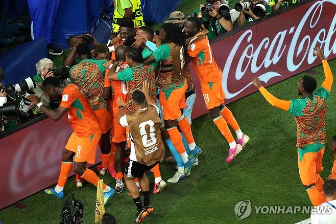 기뻐하는 코트디부아르 선수들 [AP=연합뉴스]