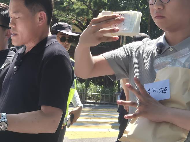 전한길씨가 확보한 선거인명부 대조전표 [촬영 이의진]