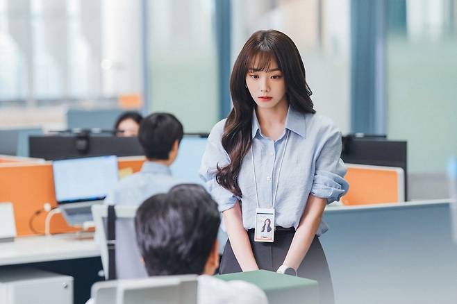 배우 강미나가 '내일도 출근!'을 통해 현실 청춘 직장인으로 돌아온다./사진제공=tvN