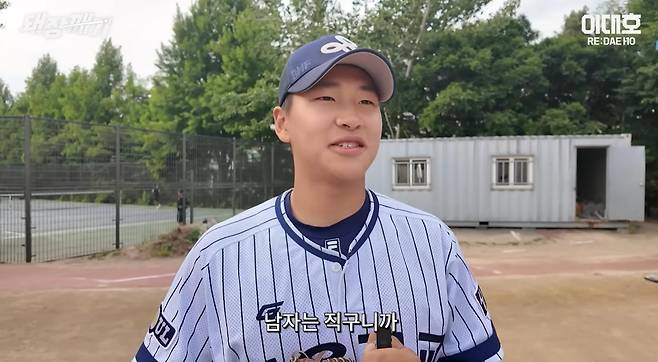 출처:유튜브 '이대호 [RE:DAEHO] 캡쳐 / 서울고 투수 홍화철