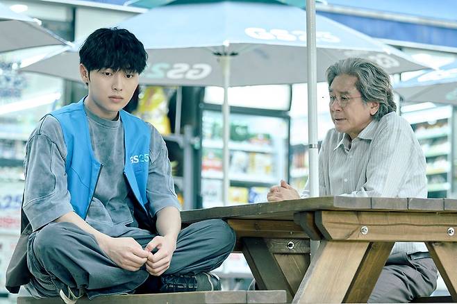 출처:넷플릭스 '맨 끝줄 소년'