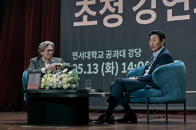 출처:넷플릭스 '맨 끝줄 소년'