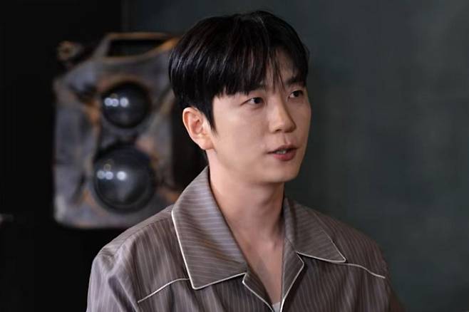 Forestella member Ko Woo-rim personally addressed a mistake he made due to nervousness on the day of his wedding ceremony with former figure skater Kim Yuna. The couple first met at the 2018 All That Skate ice show and tied the knot in 2022 after four years of dating.Shin Dong-yup served as the master of ceremonies, and all members of Forestella sang a congratulatory song to bless the couples future. Recalling the tense atmosphere on the day of the wedding, Ko Woo-rim shared an anecdote from that time.