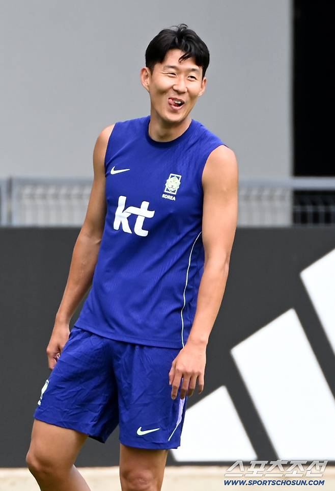 16일(한국시각) 멕시코 과달라하라 인근 사포판 월드컵대표팀 베이스캠프 훈련장 치바스 베르데 바예에서 진행된 대한민국 월드컵 대표팀의 공식 훈련. 손흥민이 훈련 중 미소를 짓고 있다. 사포판(멕시코)=허상욱 기자wook@sportschosun.com/2026.06.16/