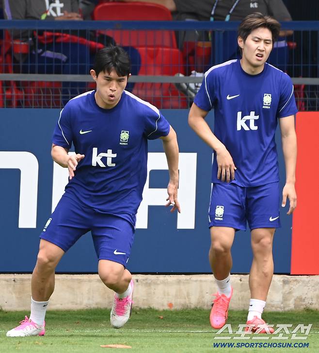 8일(한국시각) 멕시코 과달라하라 인근 사포판 월드컵대표팀 베이스캠프 훈련장 치바스 베르데 바예에서 진행된 대한민국 월드컵 대표팀의 공식 훈련, 이동경과 이강인이 질주하고 있다. 사포판(멕시코)=허상욱 기자wook@sportschosun.com/2026.06.08/