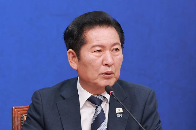 더불어민주당 정청래 대표가 16일 국회에서 열린 제6차 중앙위원회의에 참석해 인사말하고 있다. /연합뉴스