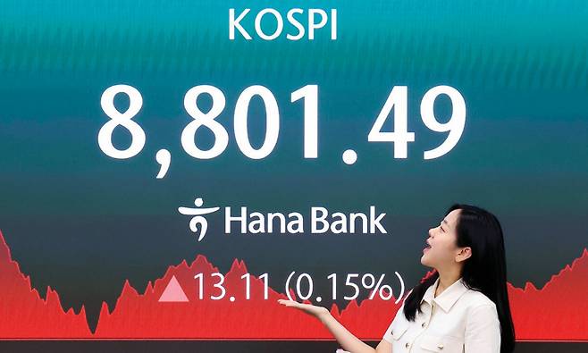 코스피는 6월 2일 8801.49에 마감하며 종가 기준 사상 최고치를 경신했다. 뉴스1