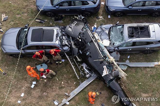 추락한 헬리콥터 [AFP=연합뉴스. 재판매 및 DB 금지]