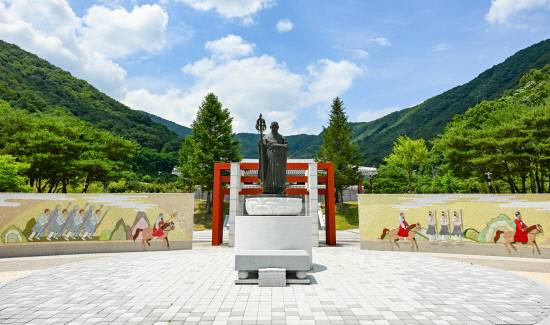 사명대사 유적지 추모광장