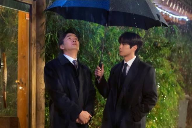 출처:JTBC '신입사원 강회장'