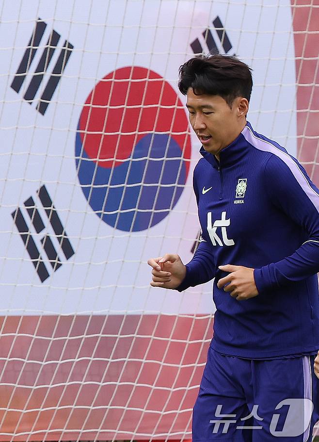 한국 축구 국가대표팀 주장 손흥민이 14일(현지시간) 멕시코 과달라하라 인근 사포판에 위치한 베이스캠프 훈련장 치바스 바예 베르데에서 훈련을 하고 있다. 2026.6.15 ⓒ 뉴스1 박지혜 기자