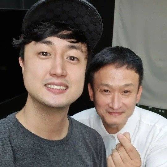 Kim Seok-joong, the older brother of BTS member Jin from the song *BTS Bon Voyage*, appeared in a travel video to Gapyeong on the YouTube channel *Jeong Jun-ha* and garnered attention for his resemblance to Jin. Kim Seok-joong caught the viewers eye with his tall physique and gentle demeanor, and participated in a makgeolli brewing experience during the trip with a down-to-earth attitude.In the video, Kim Seok-joong appeared after being introduced by Jeong Jun-ha and displayed a shy smile. He is a familiar figure to fans from past appearances, such as his relationship with Seo Kyung-seok and the wedding where Jin served as the master of ceremonies.Currently, Kim Seok-joong runs a restaurant, and its high revenue has been mentioned in past broadcasts. Through this appearance, the similar vibe between the brothers is once again drawing public attention.