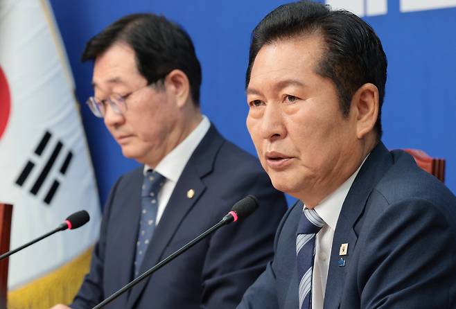 더불어민주당 정청래 대표가 16일 서울 여의도 국회에서 열린 중앙위원회에서 발언하고 있다. /남강호 기자