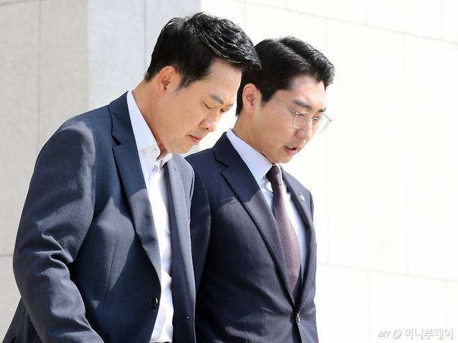 (서울=뉴스1) 황기선 기자 = 장동혁 국민의힘 대표가 16일 오전 서울 여의도 국회에서 외부일정을 위해 박준태 당대표 비서실장과 함께 이동하고 있다. 2026.6.16/뉴스1 Copyright (C) 뉴스1. All rights reserved. 무단 전재 및 재배포, AI학습 이용 금지. /사진=(서울=뉴스1) 황기선 기자
