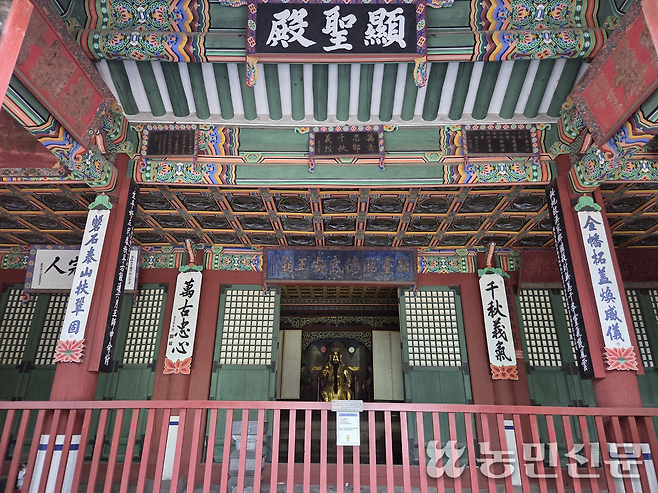 동관왕묘 내부 모습.