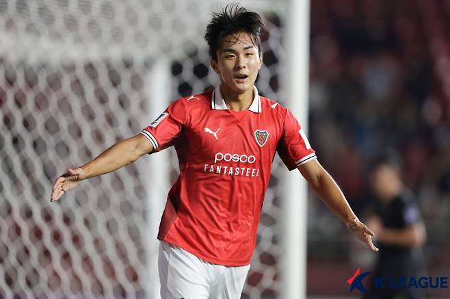 사진은 지난해 10월 열린 2025~26 ACL2 리그스테이지 카야전에서 데뷔 골을 신고한 포항 황서웅. 사진=프로축구연맹