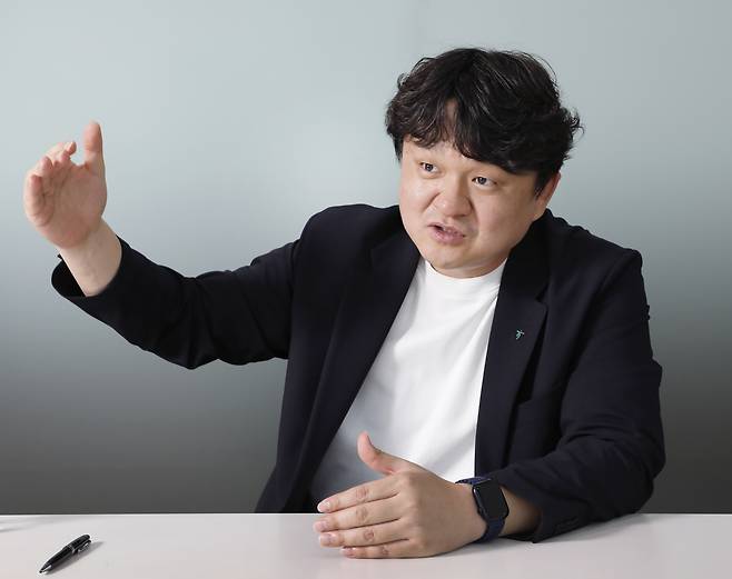 Steve Kim, head of foreign investment solution team at Hana Securities, speaks to the Korea JoongAng daily during an interview at the brokerage's headquarters in Yeouido, western Seoul, on June 1. PARK SANGMOON