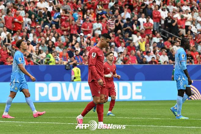 18일 콩고민주공화국과의 2026 FIFA 북중미 월드컵에서 아쉬워하고 있는 포르투갈 축구대표팀 크리스티아누 호날두. /AFPBBNews=뉴스1