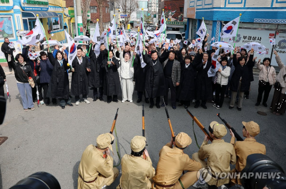 광주(光州) 월곡동 고려인마을 주민이 107주년 3.1운동 재연 행사에 참여했다. 사진=연합뉴스