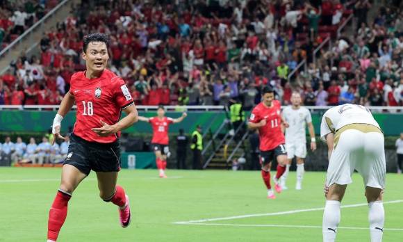 지난 11일(현지시간) 멕시코 사포판 과달라하라 스타디움에서 열린 2026 북중미 월드컵 A조 1차전 한국과 체코의 경기에서 오현규가 역전골을 터뜨린 후 기뻐하고 있다. [사진=연합뉴스 ]