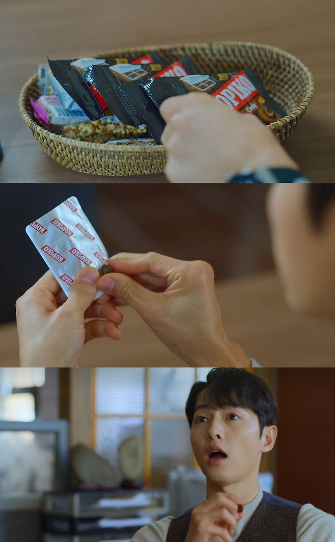 2021년 방영된 tvN 드라마 ‘빈센조’에서 주인공 빈센조(송중기)가 코피코 사탕을 먹는 장면. 이후 코피코는 K-드라마 PPL에 본격적으로 등장하면서 존재감을 키웠다. 사진 tvN