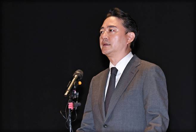 ▲홍정도 중앙그룹 부회장이 15일 서울 마포구 중앙일보빌딩에서 열린 JTBC 등 중앙그룹 일부 계열사의 유동성 위기로 인한 회생 절차 개시 관련 입장 발표 기자회견에서 사과문을 낭독하고 있는 모습 [연합뉴스]