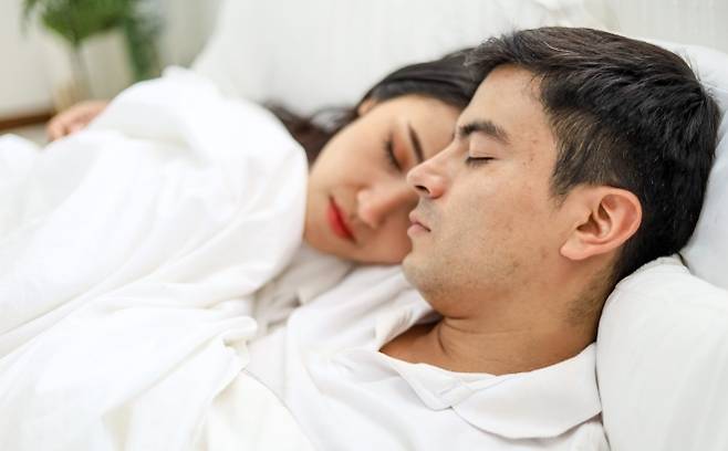 성관계 빈도와 심혈관 질환, 사망 위험 사이에 단순하지 않은 관련성이 나타났다는 연구 결과가 나왔다. 사진은 기사 내용과 직접 관련 없음. 123RF