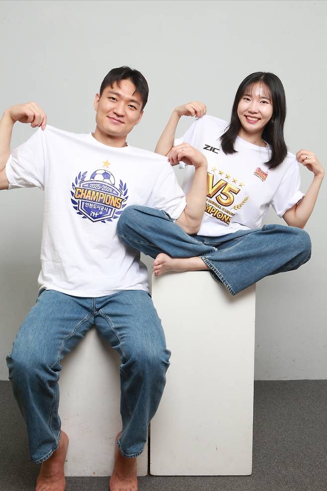 통합 우승 티셔츠를 입고 포즈 취한 박영준-송해리 부부 [한국핸드볼연맹 제공. 재판매 및 DB 금지]