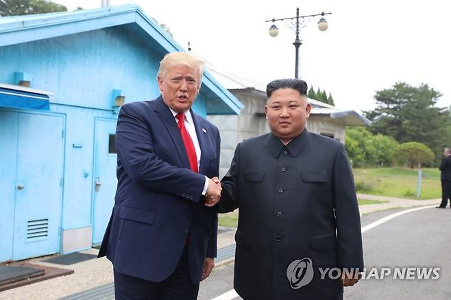 지난 2019년 6월 판문점서 만난 북미 정상 [연합뉴스 자료사진]