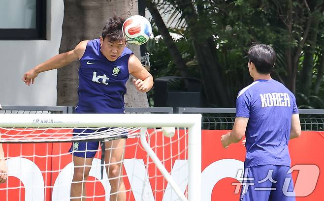 대한민국 축구 국가대표팀 오현규가 19일(현지시간) 멕시코 과달라하라 인근 사포판에 위치한 베이스캠프 훈련장 치바스 바예 베르데에서 회복 훈련을 하고 있다. 2026.6.20 ⓒ 뉴스1 임세영 기자