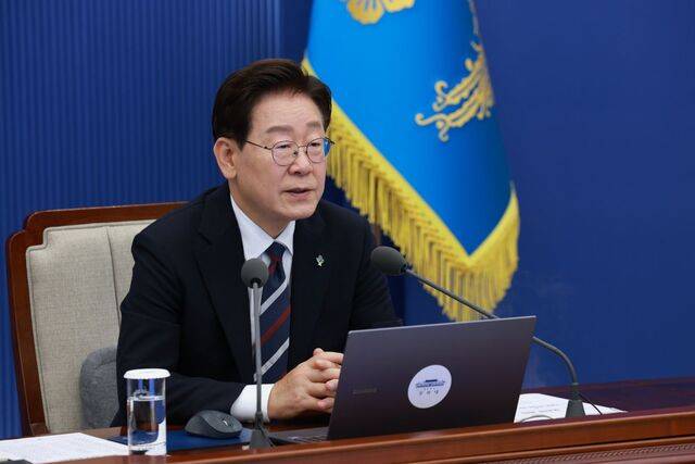이재명 대통령이 19일 청와대에서 열린 대통령 주재 수석·보좌관 회의에서 발언하고 있다. 청와대사진기자단