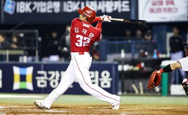 20일 NC전에서 장타력을 폭발시킨 김재환. 사진=SSG 제공