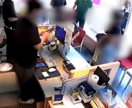 지난 12일 70대 남성이 제주시 한 통신사를 찾아 “휴대전화 유심을 제거해달라”고 요구했다. 제주경찰청